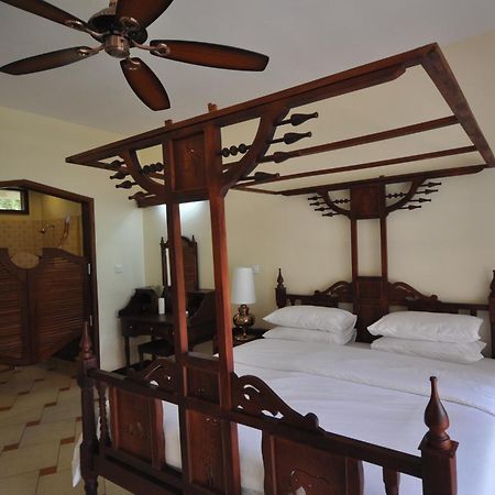 Hunters Lodge Twaandu Luaran gambar