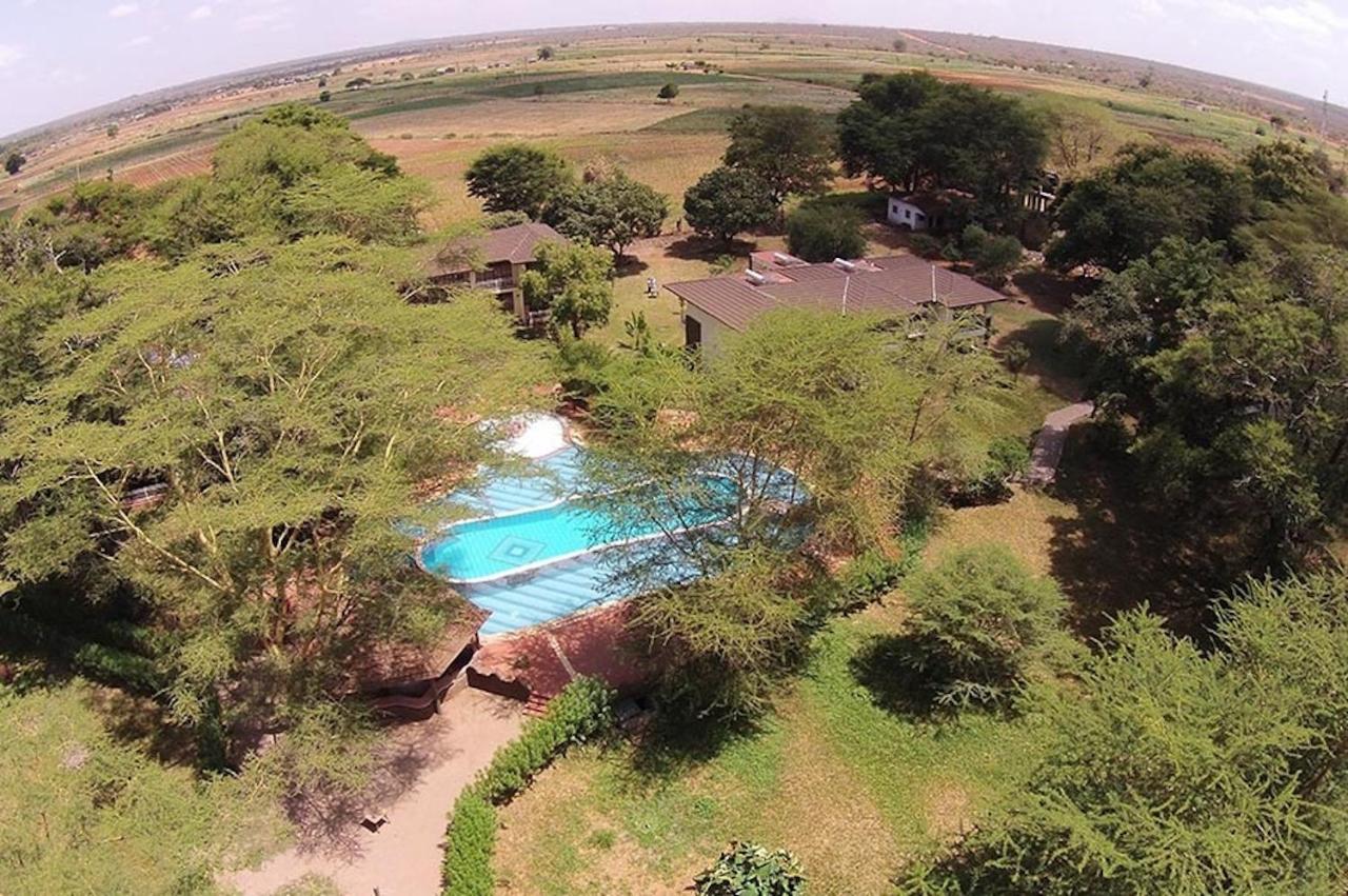 Hunters Lodge Twaandu Luaran gambar