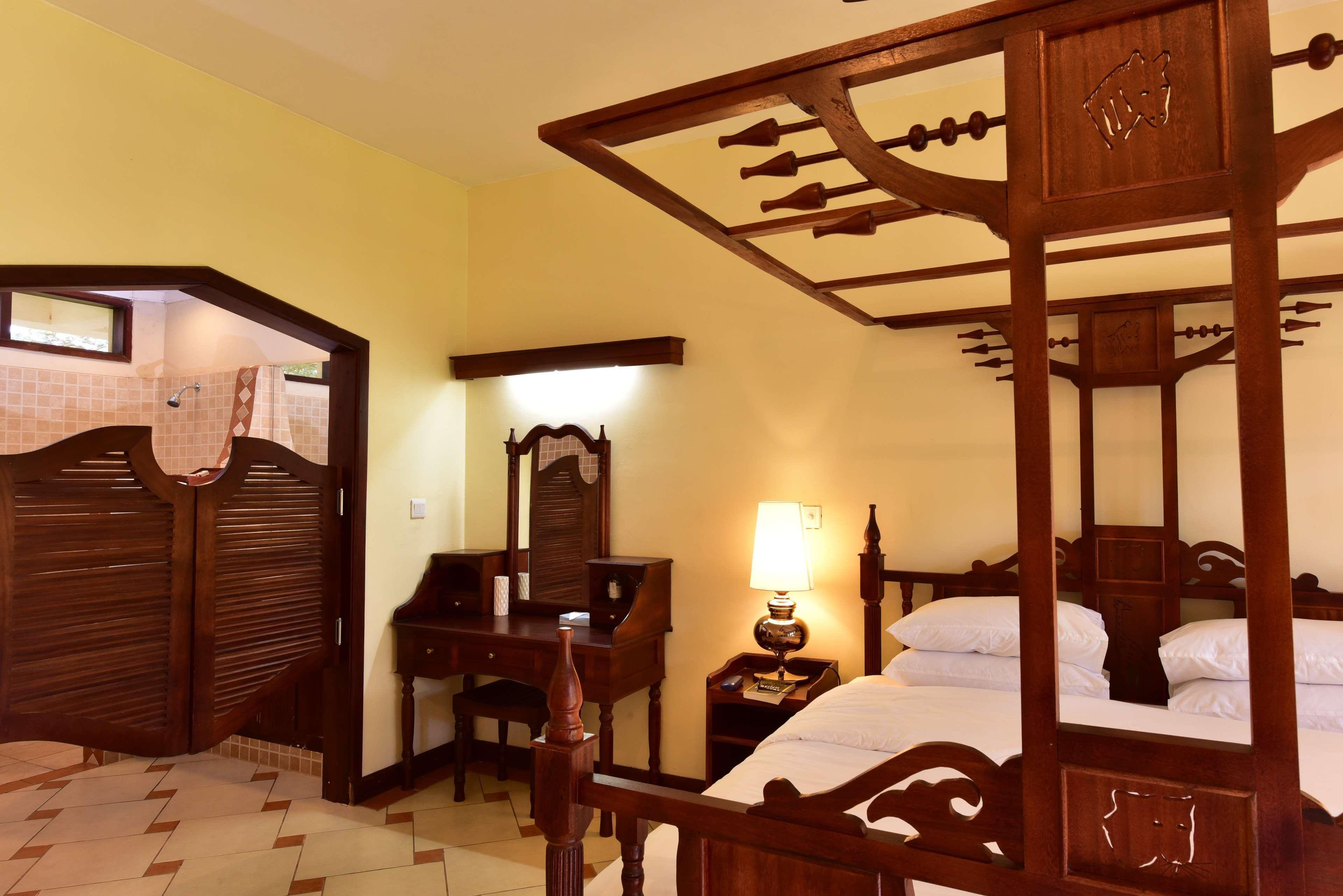 Hunters Lodge Twaandu Luaran gambar