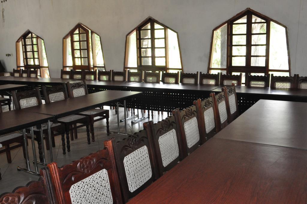 Hunters Lodge Twaandu Luaran gambar