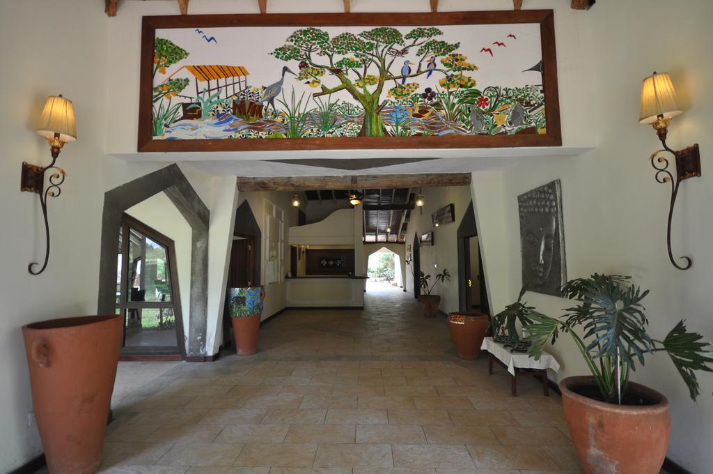 Hunters Lodge Twaandu Luaran gambar