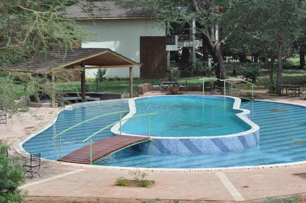 Hunters Lodge Twaandu Luaran gambar