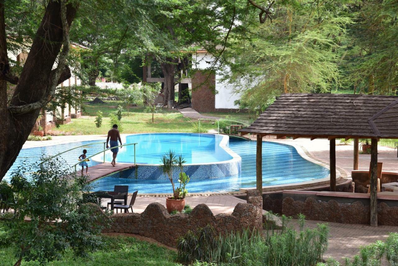 Hunters Lodge Twaandu Luaran gambar