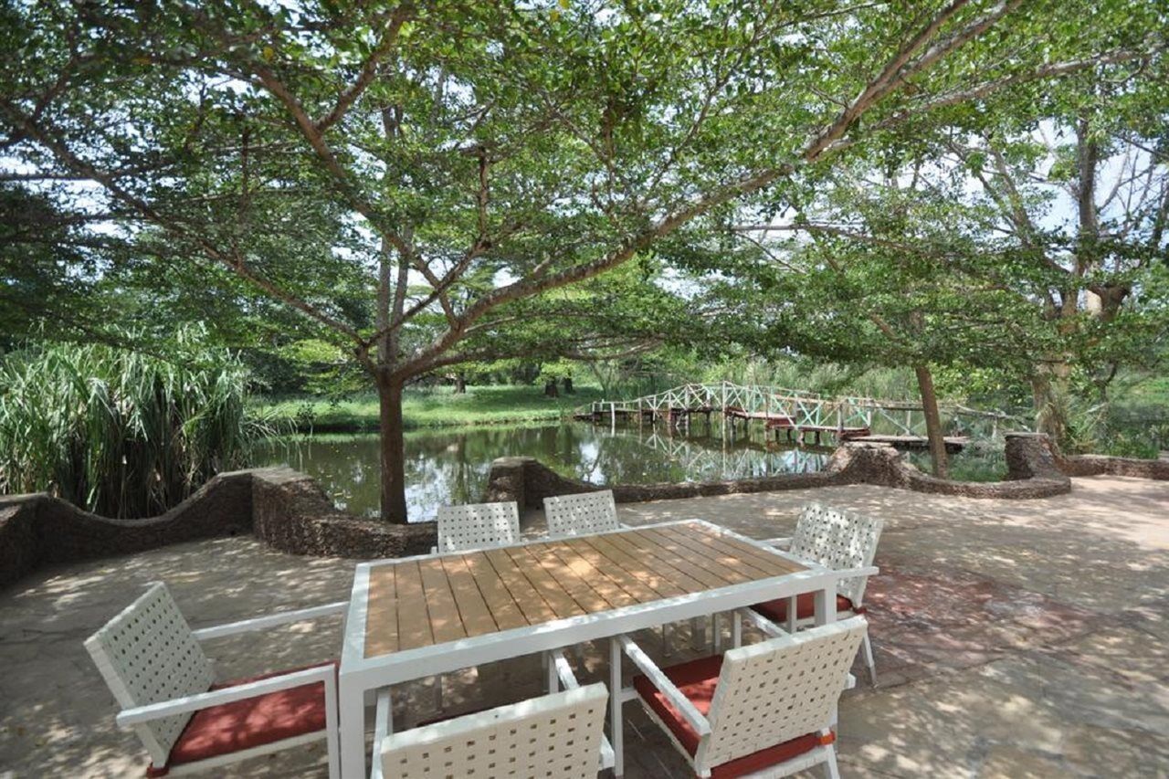 Hunters Lodge Twaandu Luaran gambar