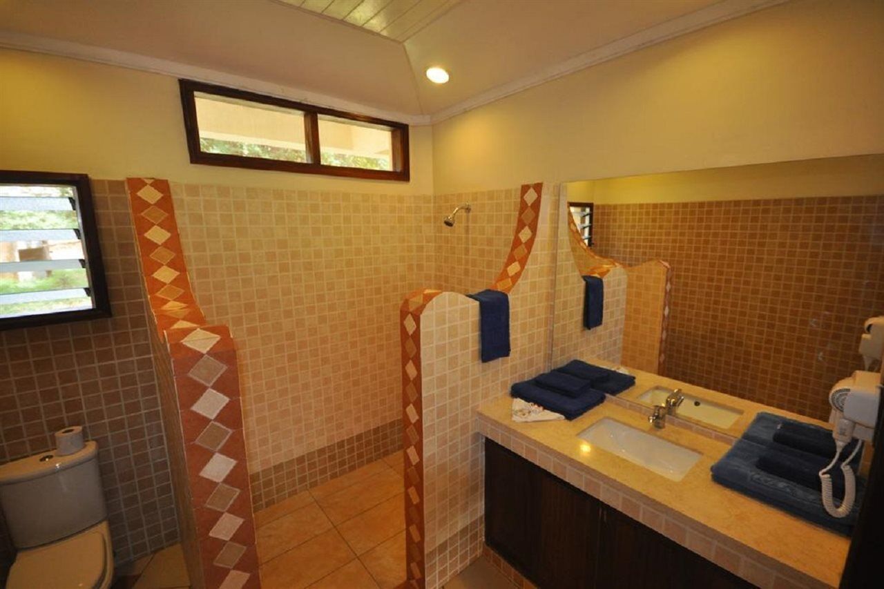 Hunters Lodge Twaandu Luaran gambar