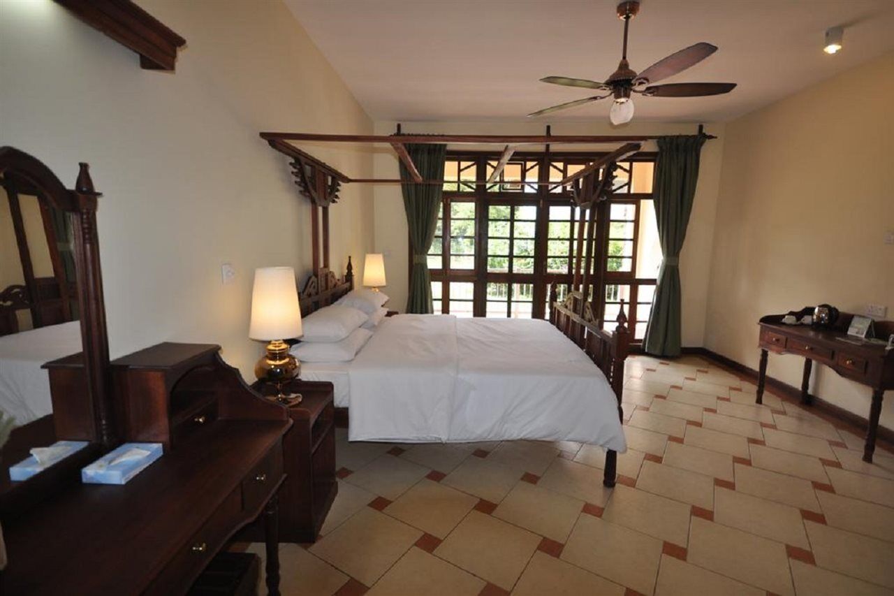 Hunters Lodge Twaandu Luaran gambar